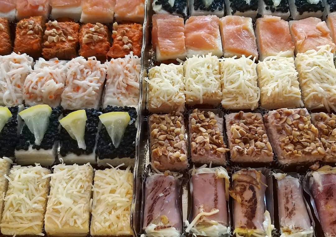 Catering para eventos en el Baix Llobregat - Bandéja de cana pés fríos de la pastelería artesanal Pastisseria Lluis Pascual