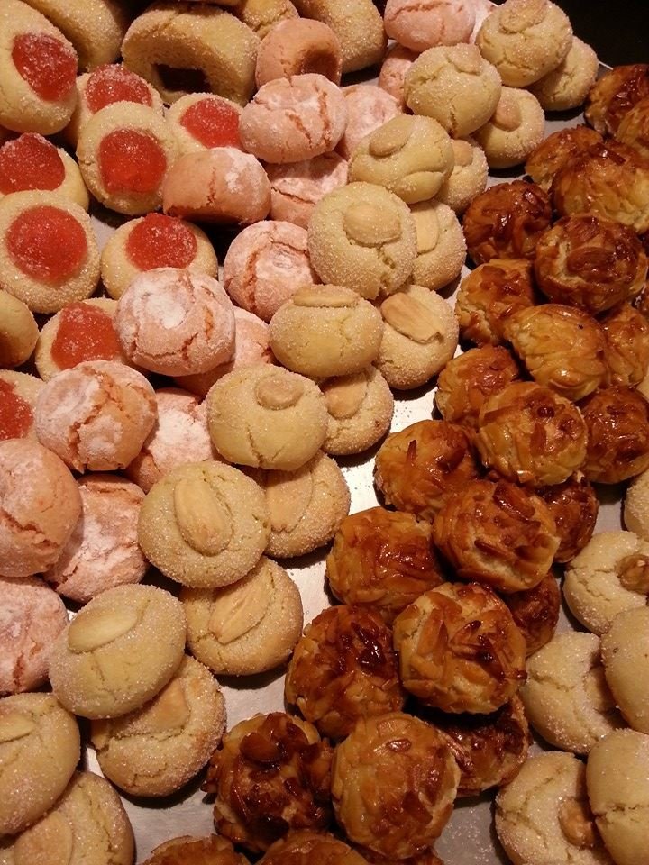 Bombonería artesanal Baix Llobregat - Panellets de almendra, piñones y guínda de la pastelería artesanal