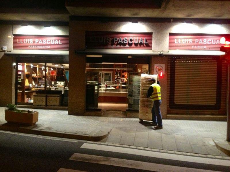 Pastelería La Palma de Cervelló – Fachada exterior de Pastisseria Lluis Pascual.